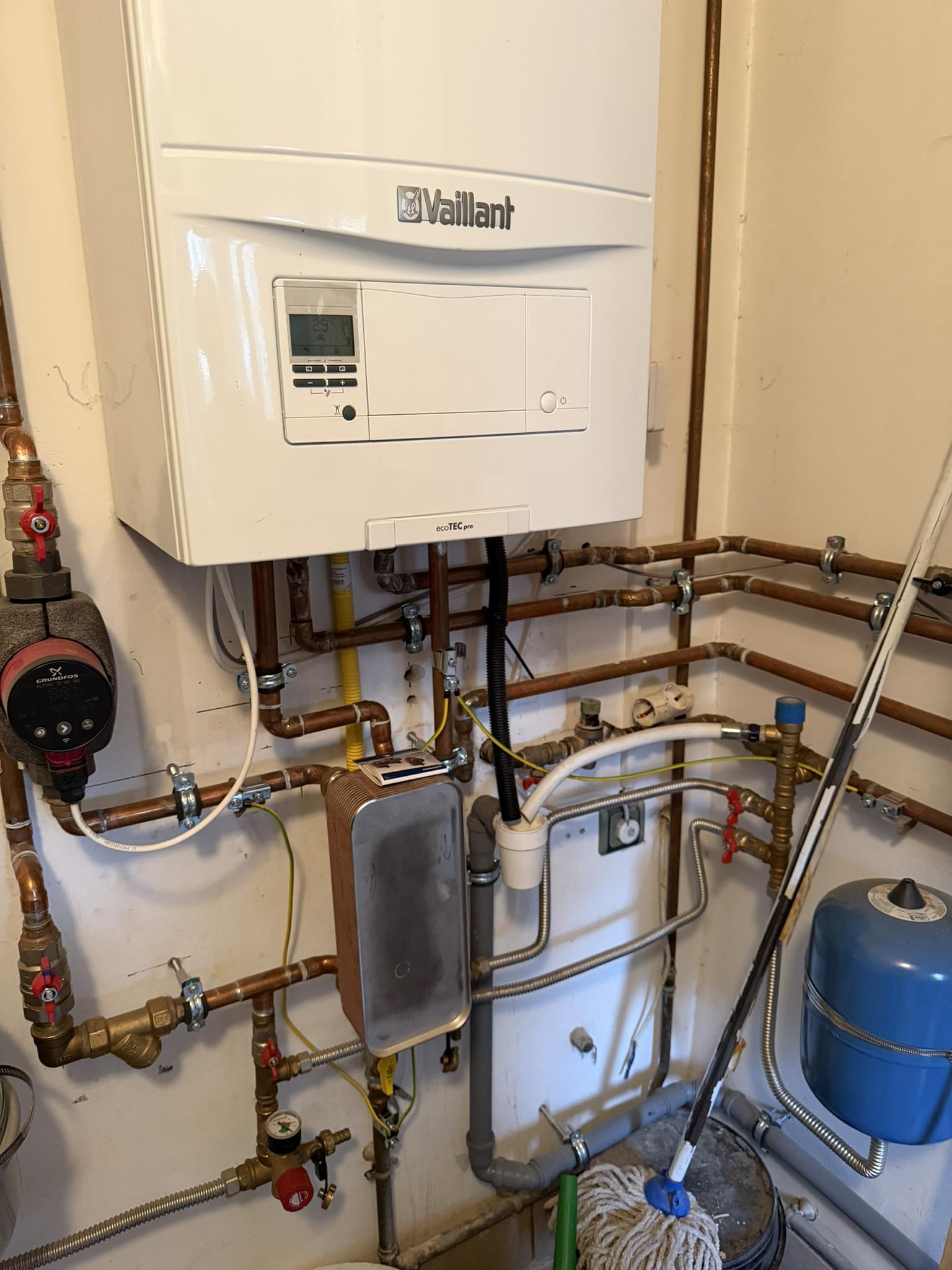 ELADÓ Székesfehérvár, Károly János utcában 110 m²-es téglaépítésű lakás nagy terasszal - Image 4