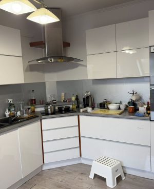 ELADÓ Székesfehérvár, Károly János utcában 110 m²-es téglaépítésű lakás nagy terasszal