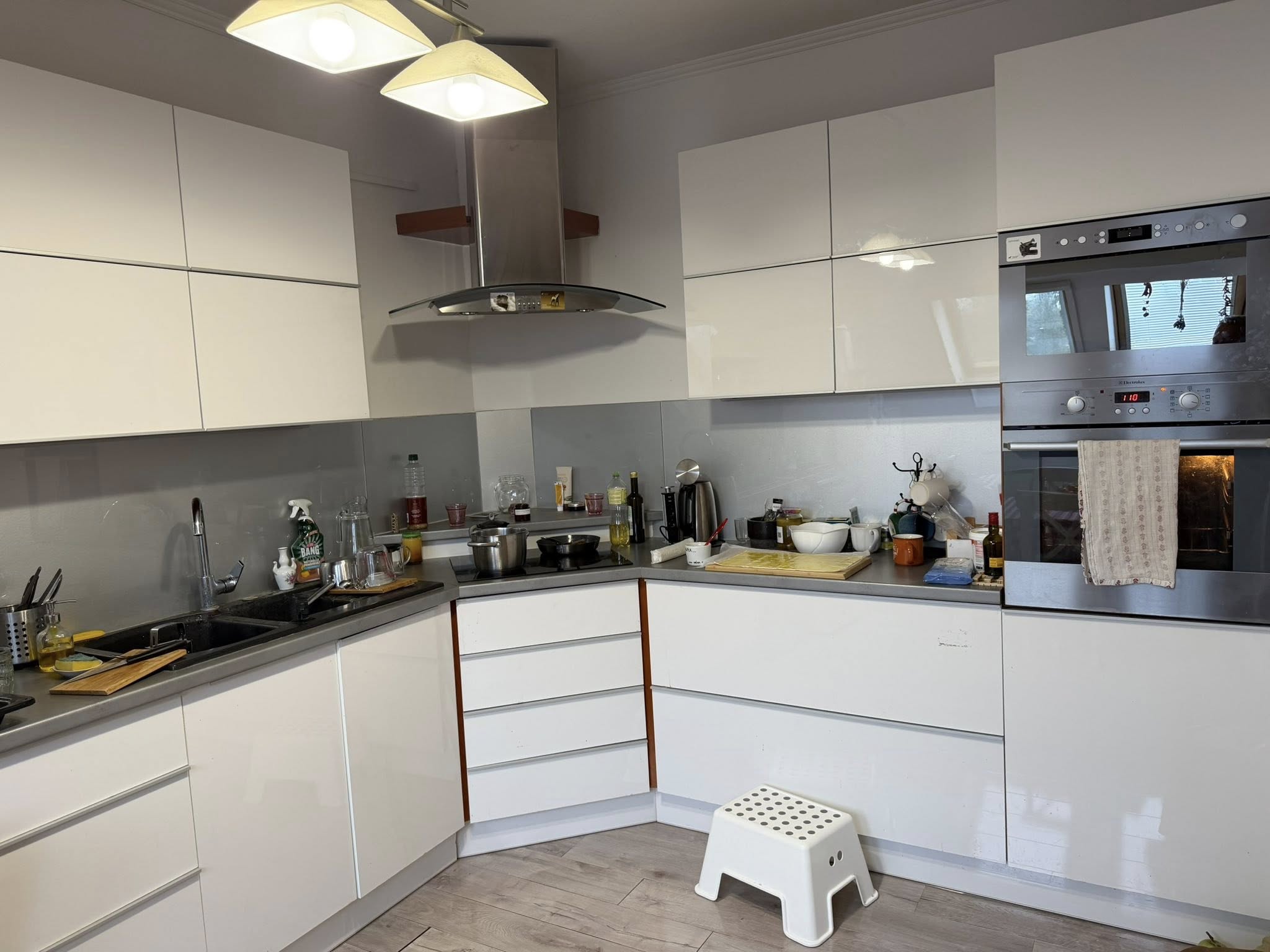 ELADÓ Székesfehérvár, Károly János utcában 110 m²-es téglaépítésű lakás nagy terasszal