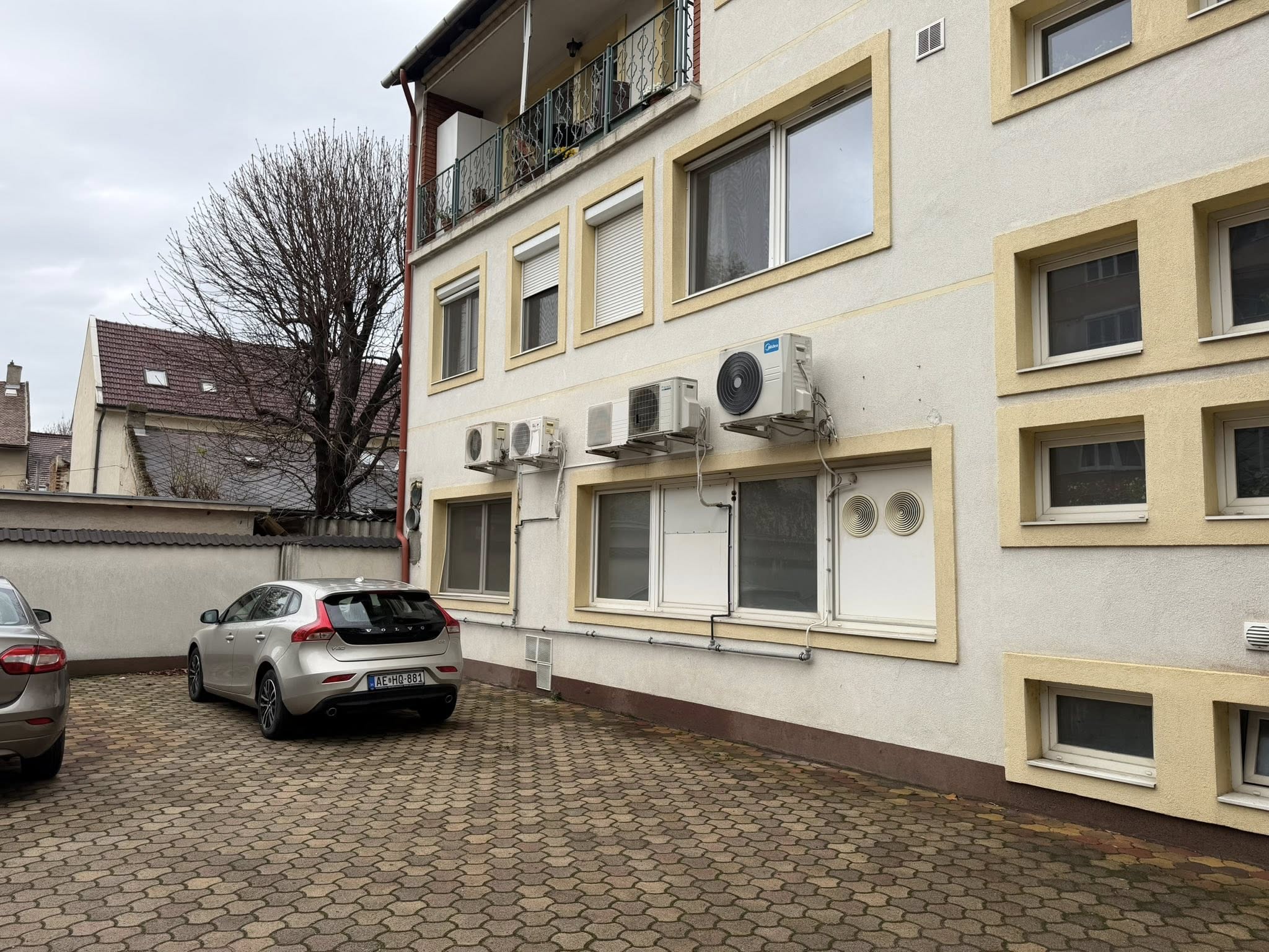 ELADÓ Székesfehérvár, Károly János utcában 110 m²-es téglaépítésű lakás nagy terasszal - Image 10