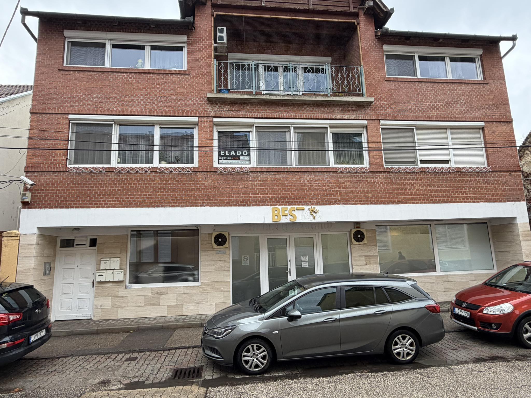 ELADÓ Székesfehérvár, Károly János utcában 110 m²-es téglaépítésű lakás nagy terasszal - Image 15