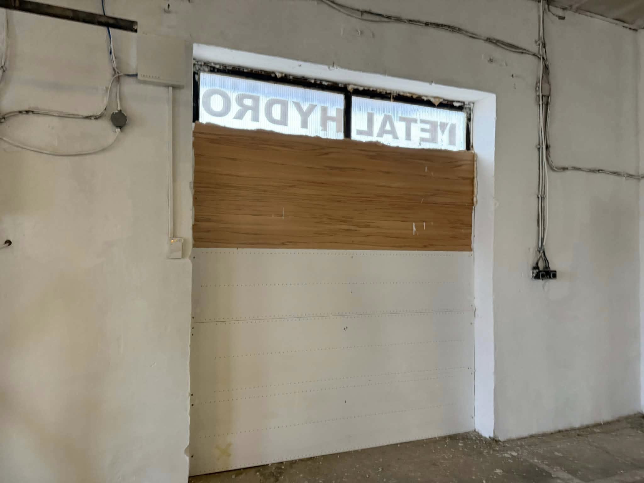 KIADÓ! Székesfehérváron a Takarodó úton 210 nm csarnok - Image 2