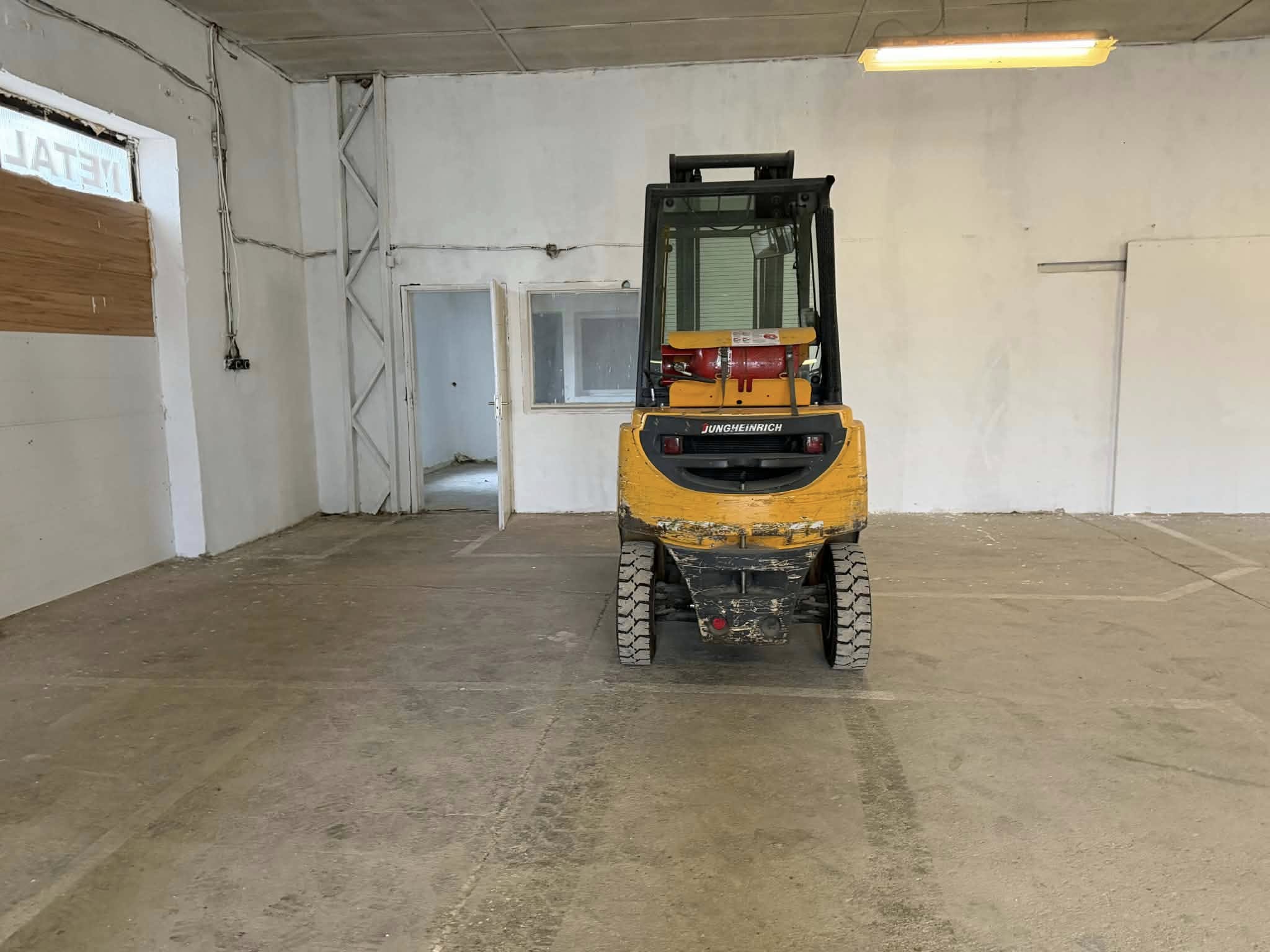 KIADÓ! Székesfehérváron a Takarodó úton 210 nm csarnok - Image 4