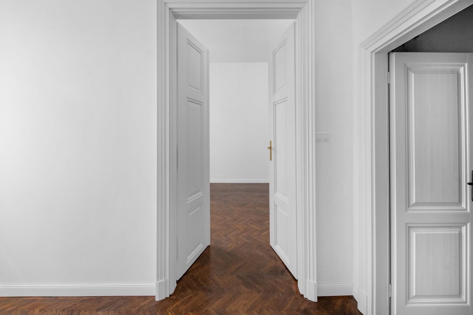 ELADÓ Budapest, V. kerület, stílusosan felújított, nagy belmagasságú, exkluzív lakás - Image 2