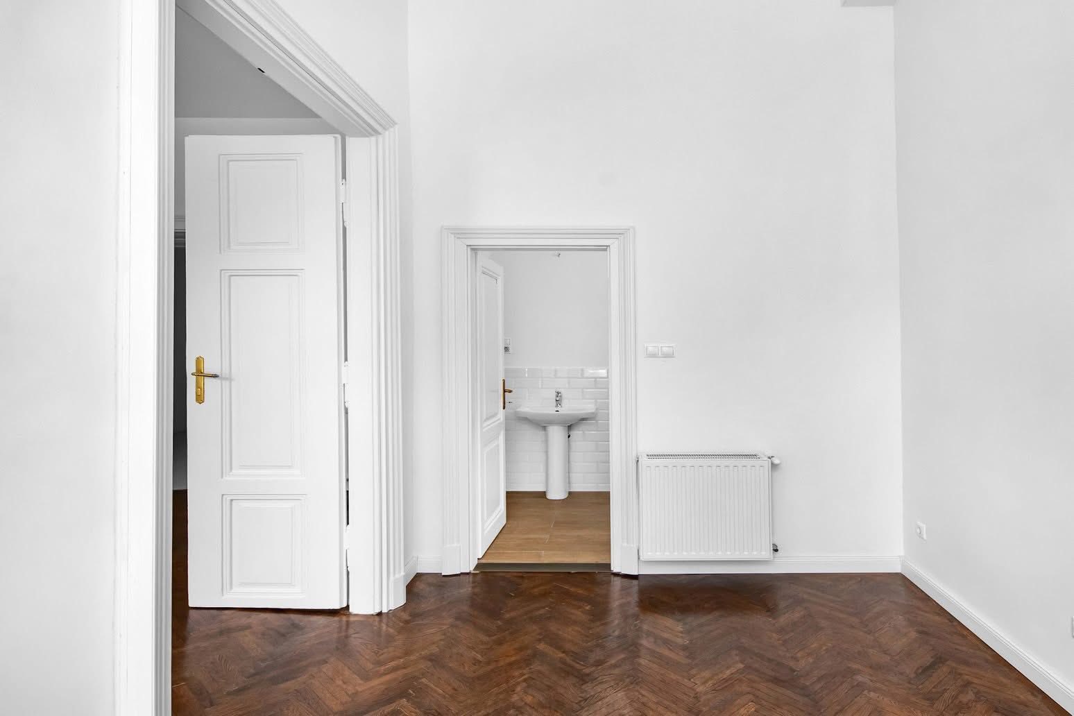 ELADÓ Budapest, V. kerület, stílusosan felújított, nagy belmagasságú, exkluzív lakás - Image 4