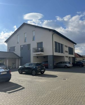 ELADÓ Szabadbattyán, Sárvízvölgy Lakóparkban nappali +2 szoba, exkluzív kertkapcsolatos lakás