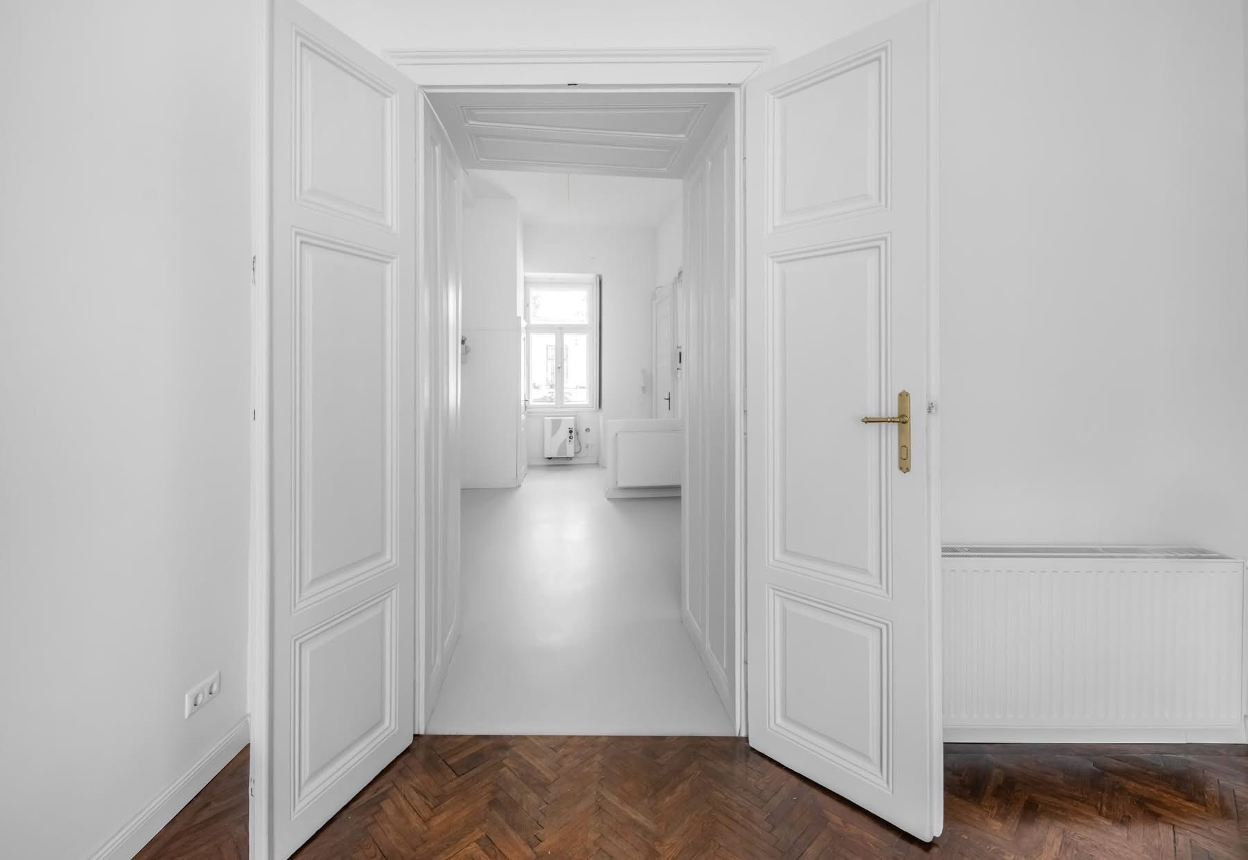 ELADÓ Budapest, V. kerület, stílusosan felújított, nagy belmagasságú, exkluzív lakás - Image 9