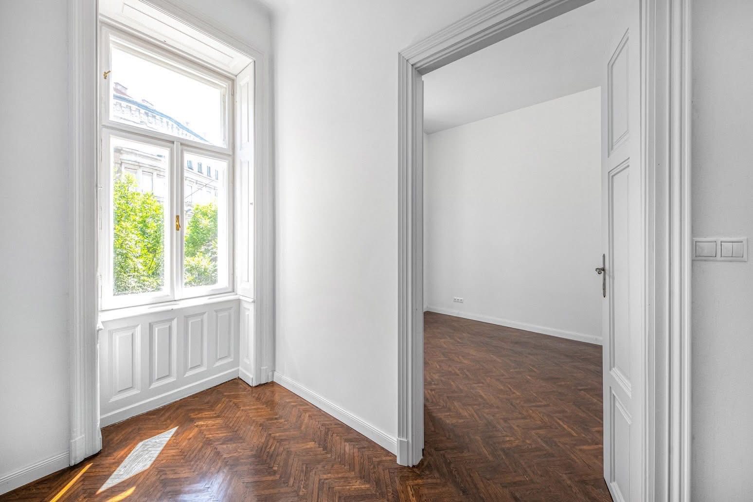 ELADÓ Budapest, V. kerület, stílusosan felújított, nagy belmagasságú, exkluzív lakás - Image 12