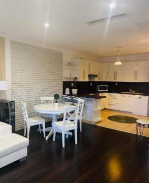 Székesfehérvár belvárosában az Ady Lakóparkban 2.emeleti , 2 szoba + nappalis , teraszos, exkluzív bútorozott, gépesített lakás március 1 - től KIADÓ !!!