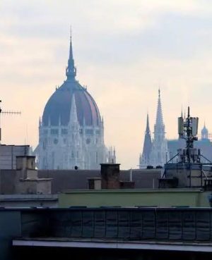 Eladó Budapest II. kerületében, a Margit híd közelében igényesen felújított és berendezett lakás