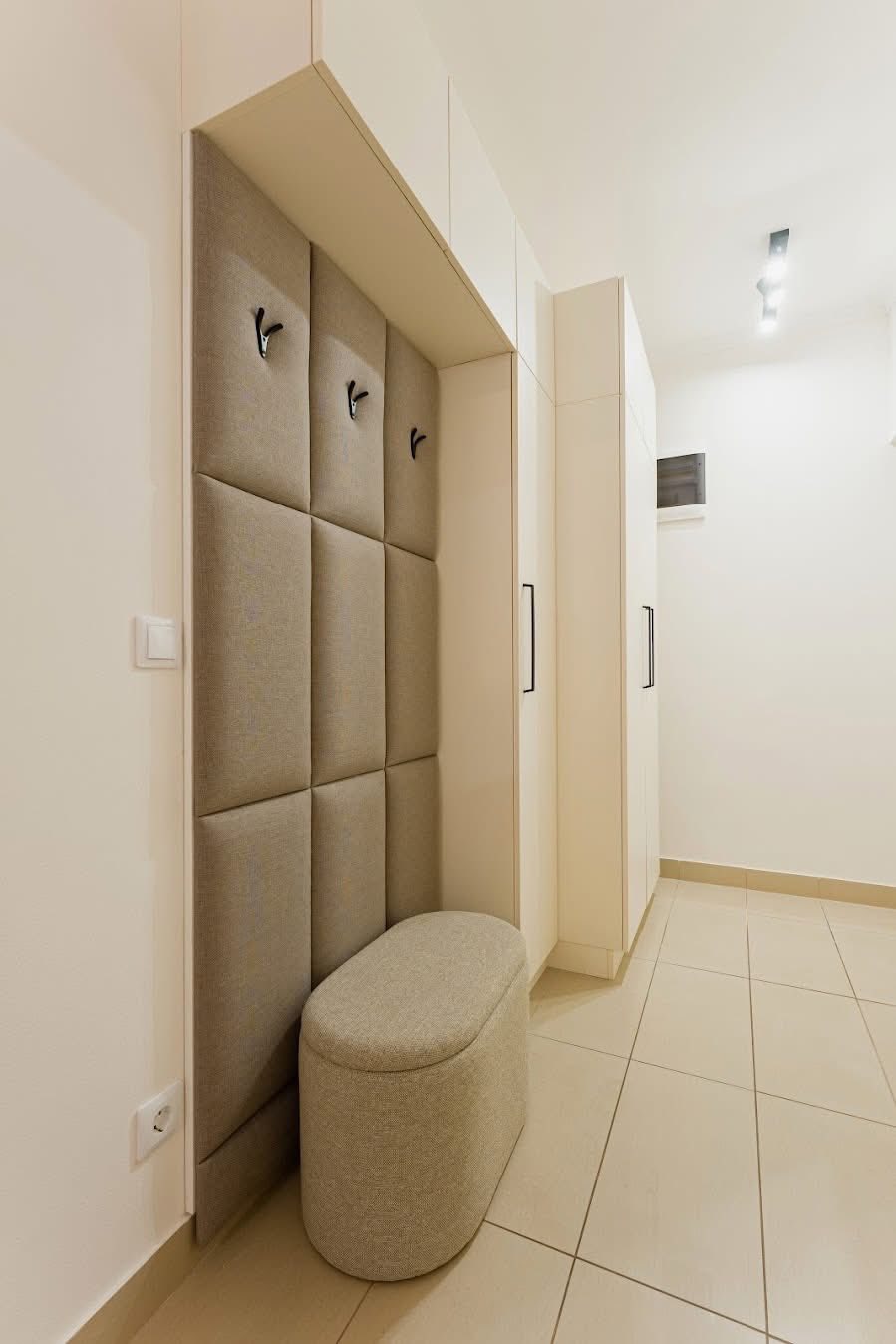 ELADÓ ízlésesen felújított, 57 m2-es nappali+hálószobás lakás, a Budapesten a 6. kerület Izabella-lakóparkban - Image 2