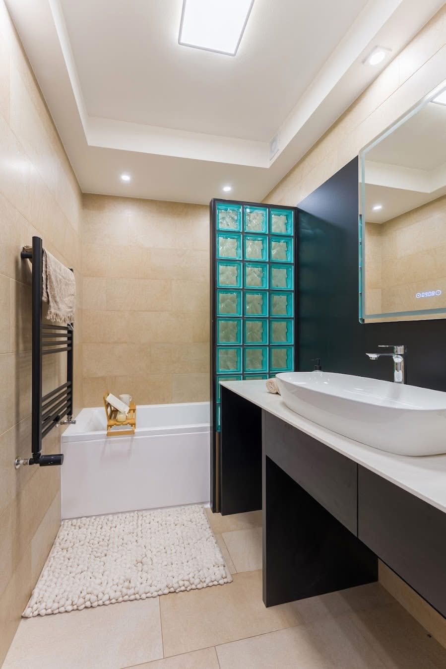 ELADÓ ízlésesen felújított, 57 m2-es nappali+hálószobás lakás, a Budapesten a 6. kerület Izabella-lakóparkban - Image 4