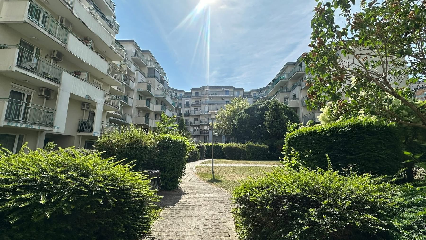 Eladó Budapest, 14. kerület, Zöldváros lakópark, 65m2-es, bútorozott és gépesített, erkélyes lakás - Image 7