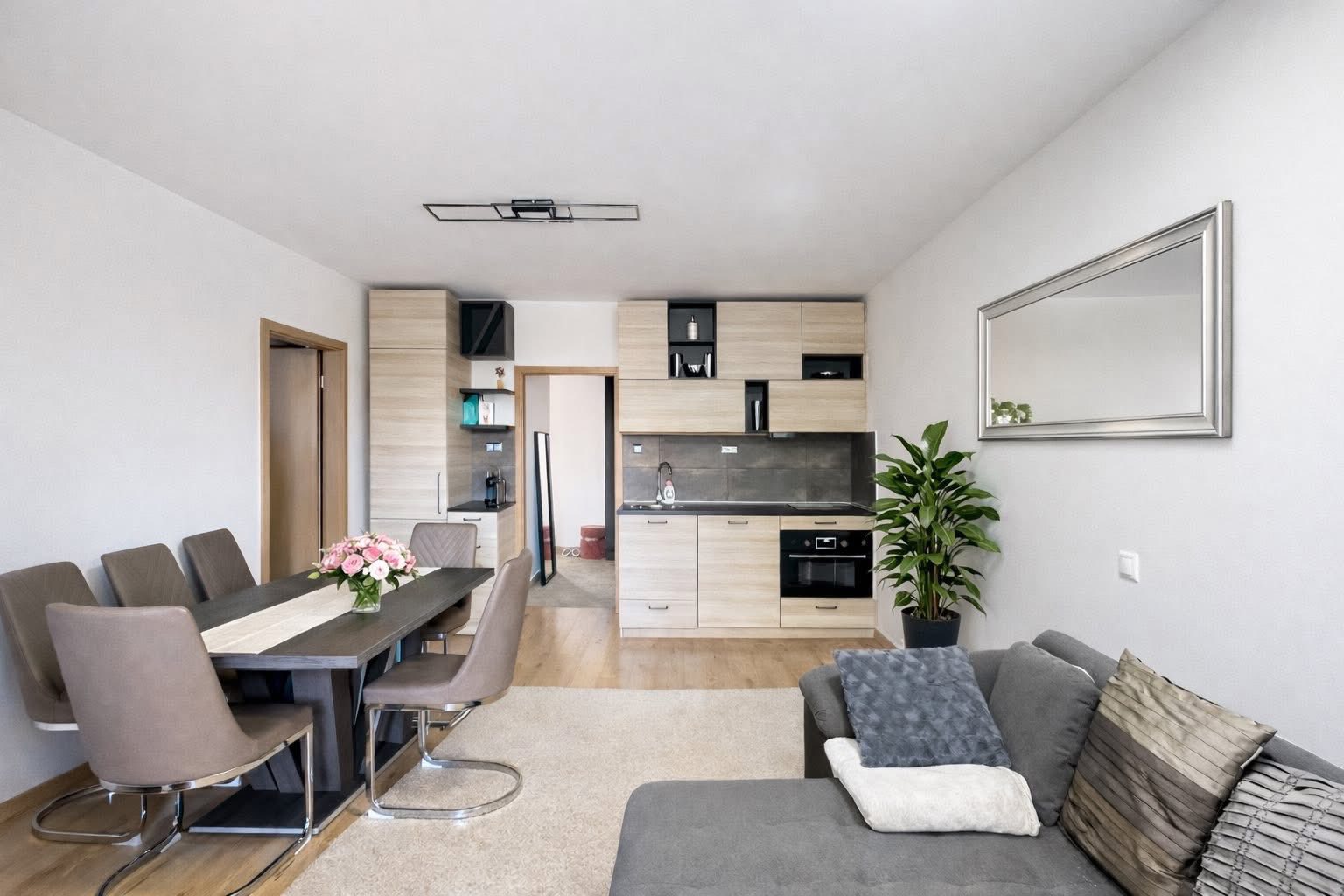 Eladó Budapest, 14. kerület, Zöldváros lakópark, 65m2-es, bútorozott és gépesített, erkélyes lakás - Image 9