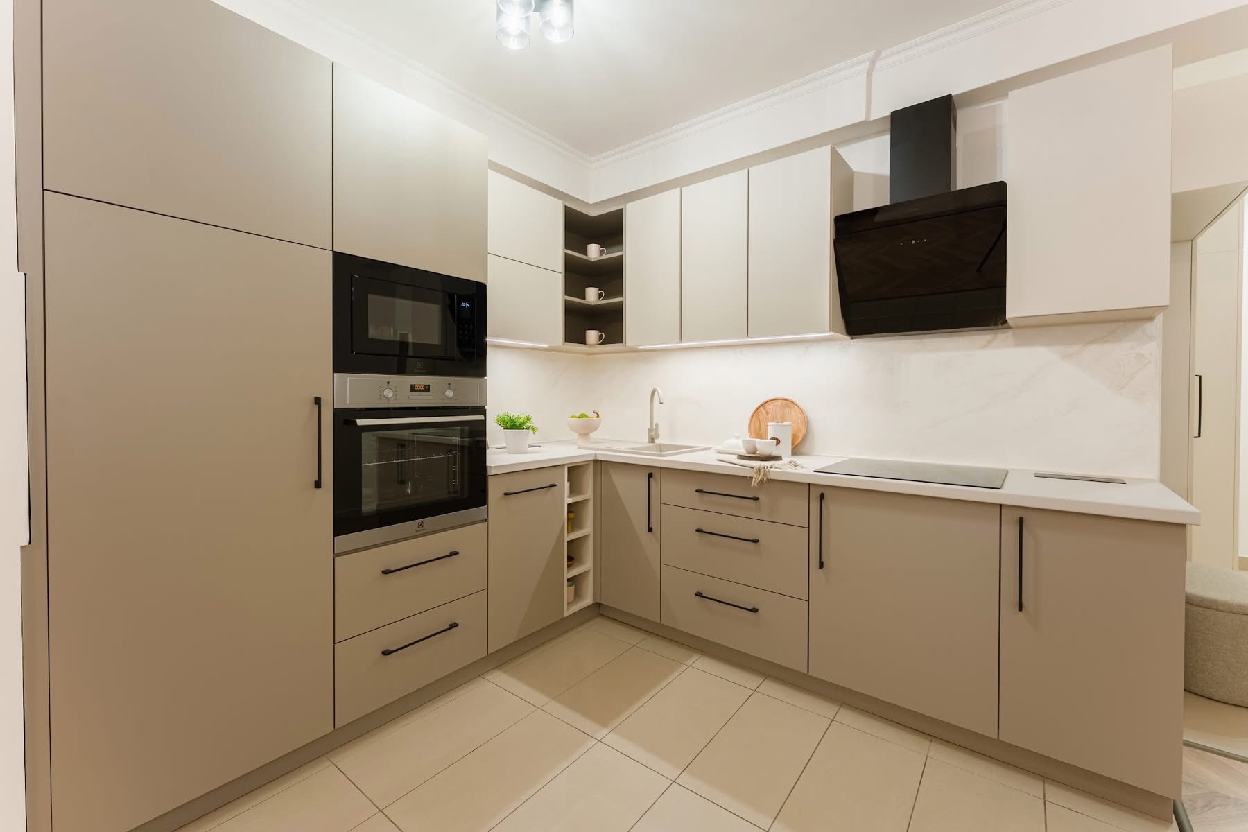 ELADÓ ízlésesen felújított, 57 m2-es nappali+hálószobás lakás, a Budapesten a 6. kerület Izabella-lakóparkban - Image 12