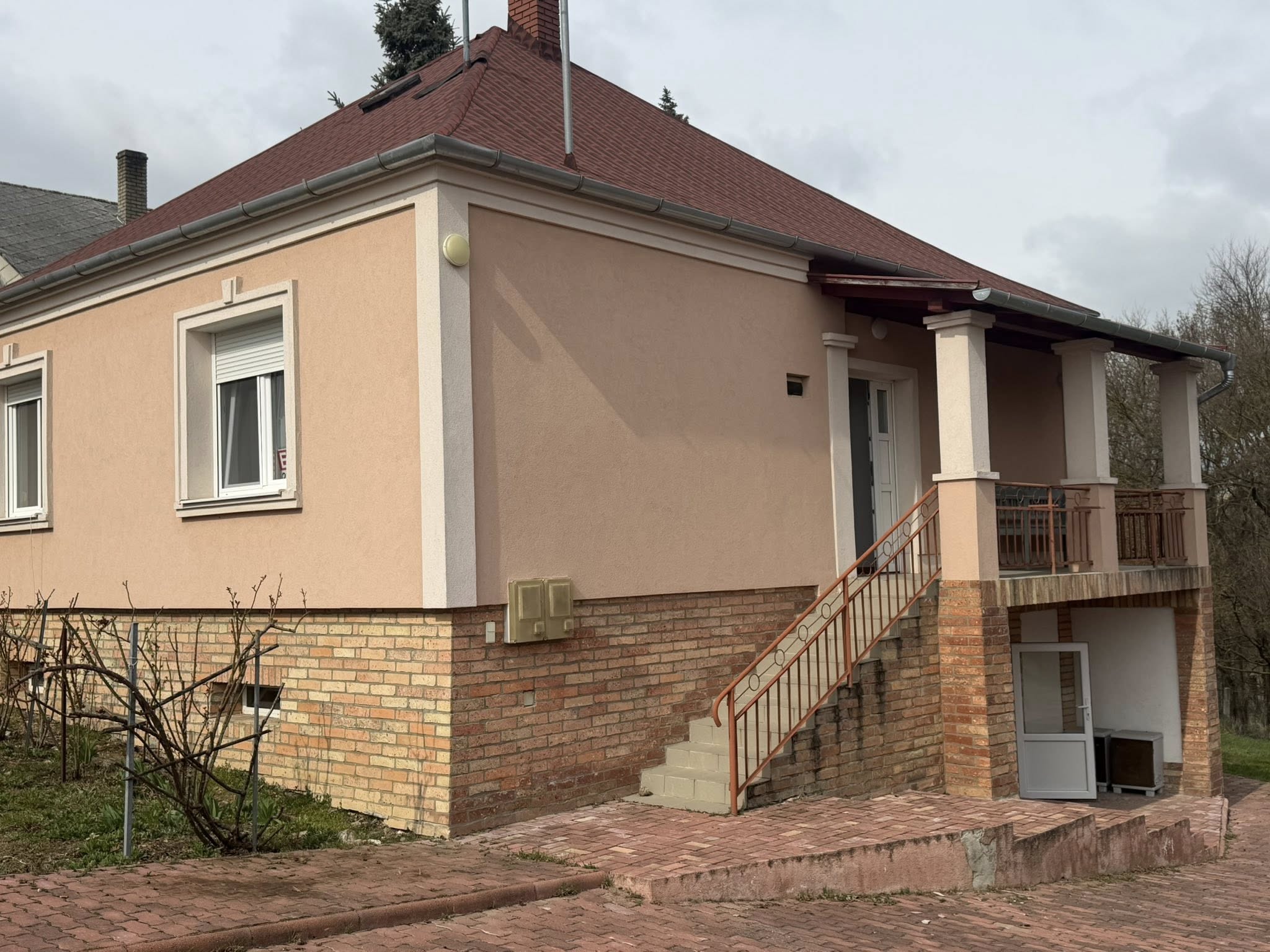 Eladó BODAJKON örökpanorámás családi ház