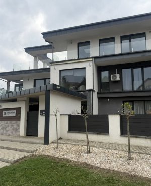 ELADÓ VELENCÉN  örökpanorámás luxuslakás a Panoráma Resort Lakóparkban