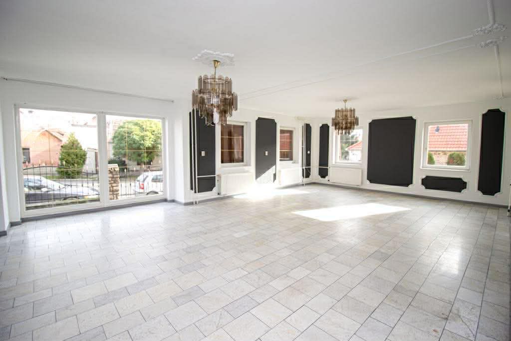 ELADÓ Tapolcán nagy alapterületű családi ház - Image 4