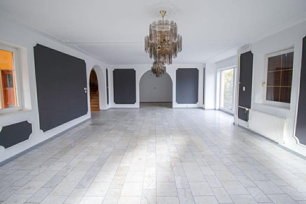 ELADÓ Tapolcán nagy alapterületű családi ház - Image 6