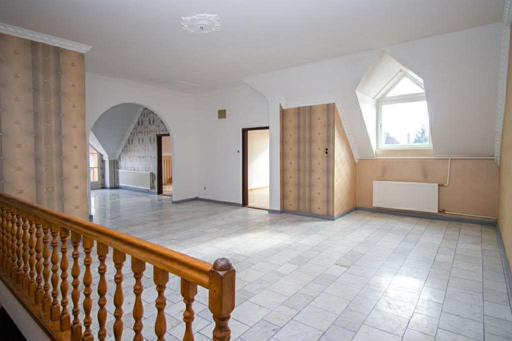 ELADÓ Tapolcán nagy alapterületű családi ház - Image 7