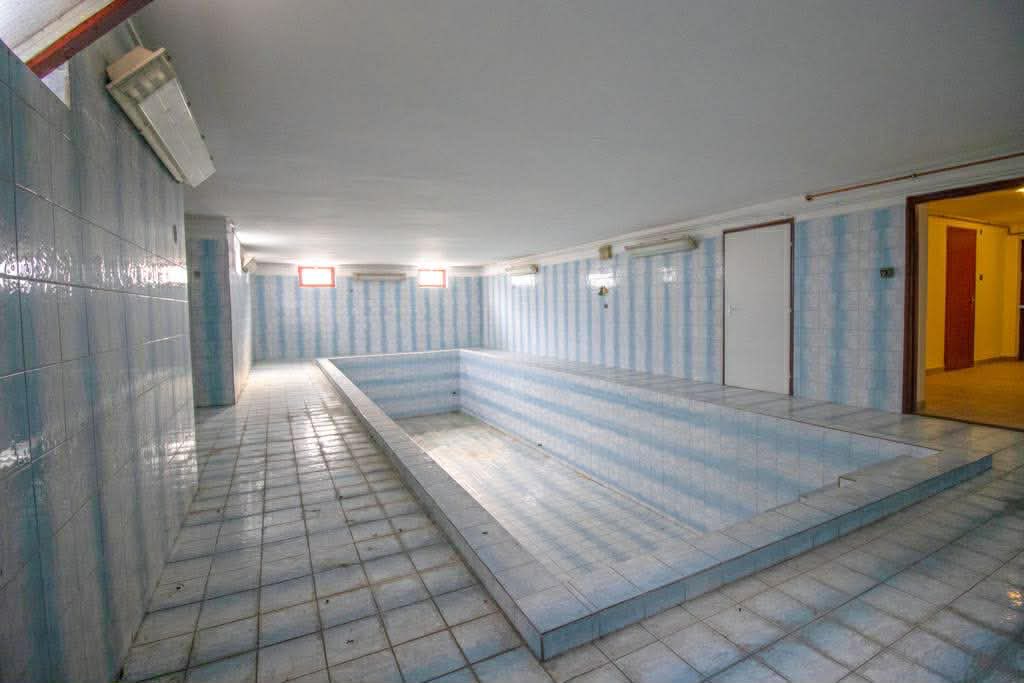 ELADÓ Tapolcán nagy alapterületű családi ház - Image 9