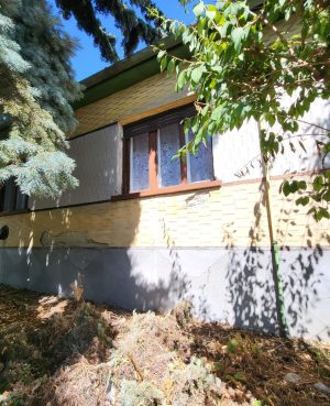 ELADÓ Jenőben kertes családi ház