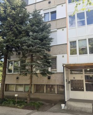 ELADÓ Székesfehérvár, a Rádió lakótelepen 2 szobás, 56 nm-es, földszinti, erkélyes lakás